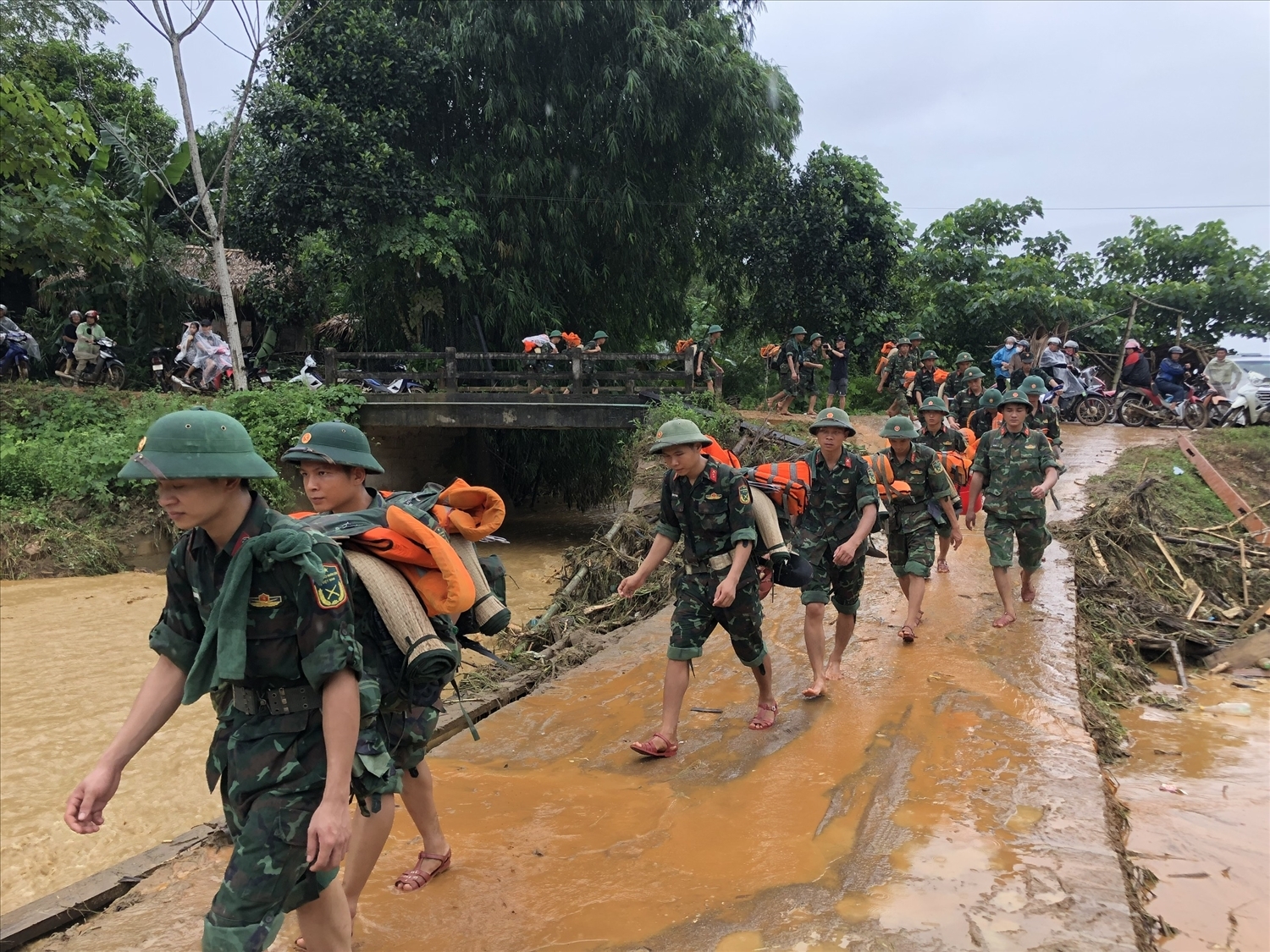 Lũ lụt ở các tỉnh miền núi miền Bắc và những điều kiến giải